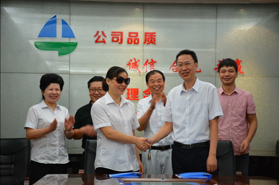 市擔(dān)保公司與郵儲銀行鄂州市分行簽訂合作協(xié)議